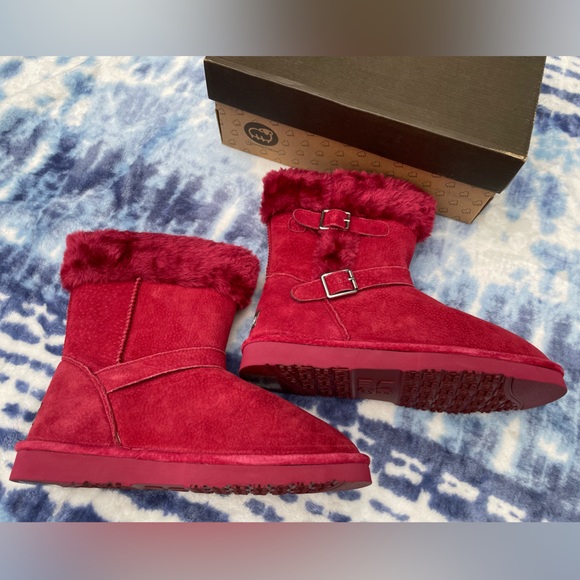 New in Box Leather Lamo Faux Fur Boots - buckles on side - Red Wine Color Size 9 - Picture 7 of 14